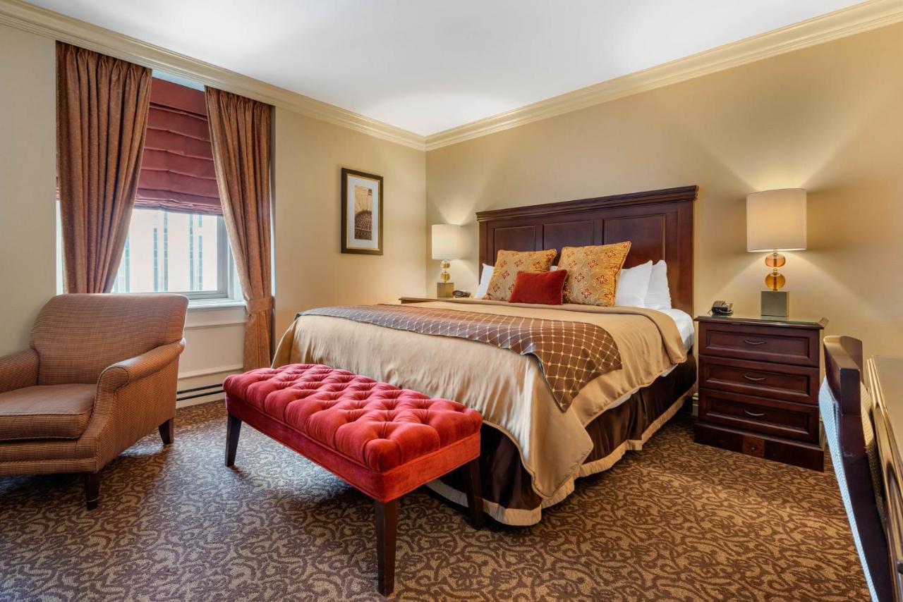 Deluxe Room - One King Bed at Omni William Penn Hotel