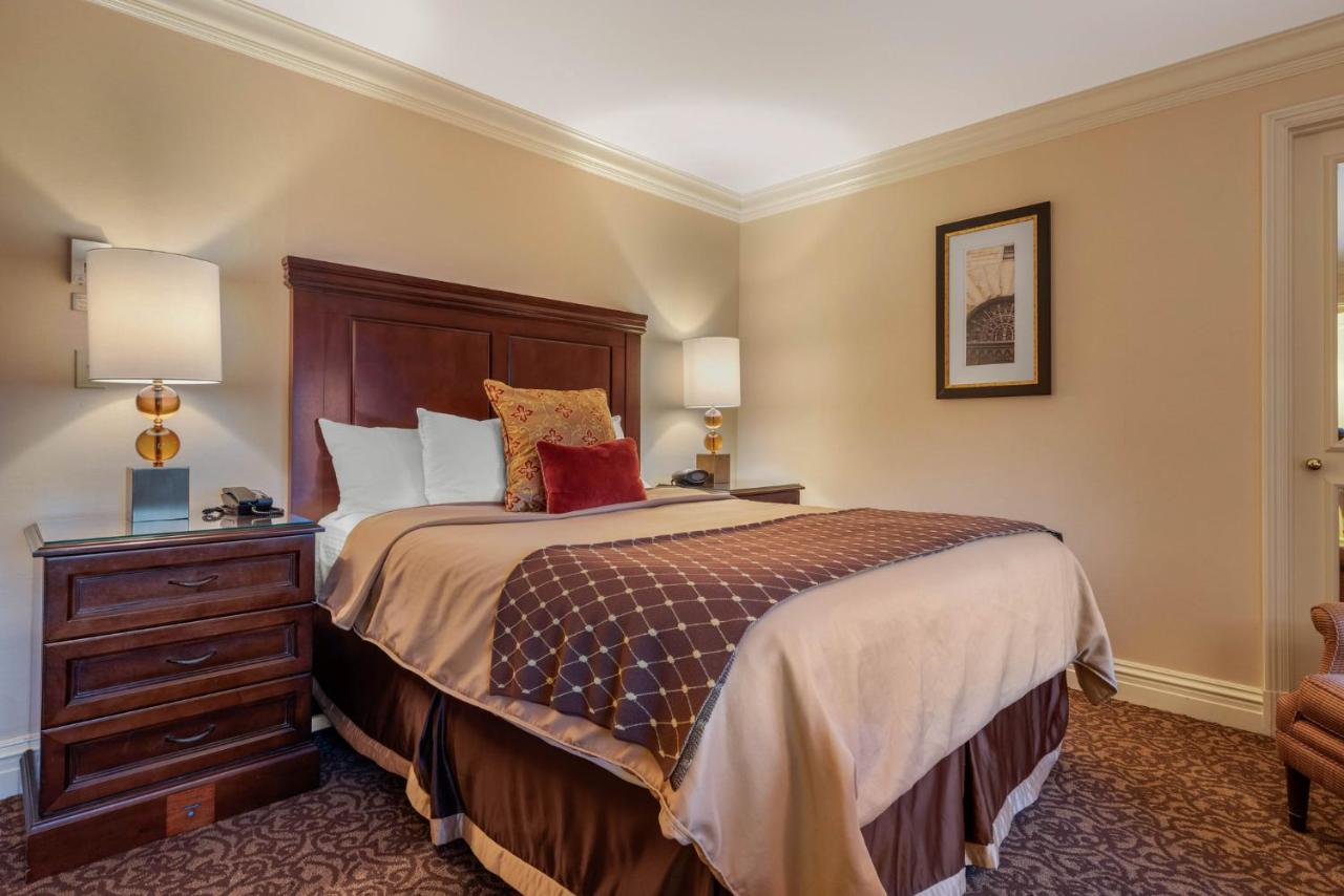 Deluxe Room - One Queen Bed at Omni William Penn Hotel