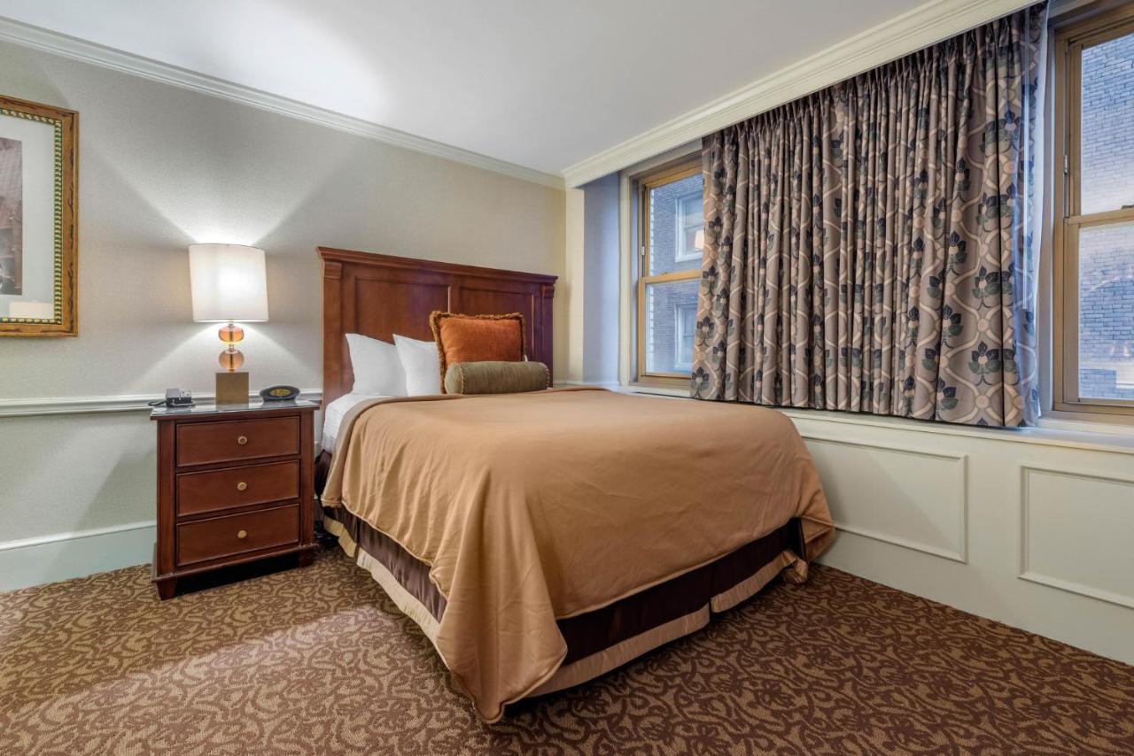 Deluxe Room - One Queen Bed - Disability Access at Omni William Penn Hotel