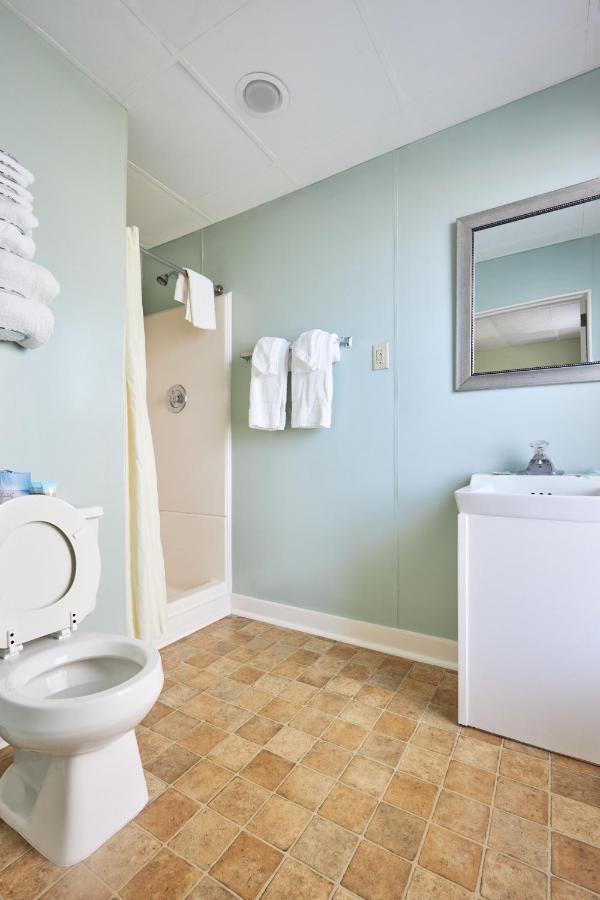| Shoreham Oceanfront Hotel