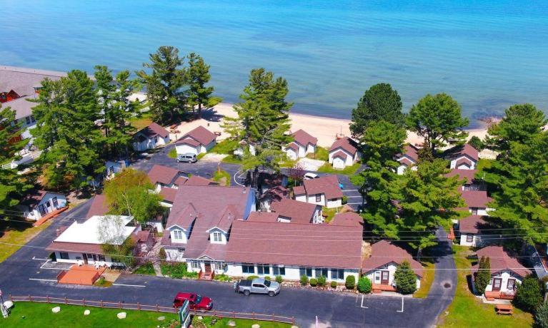 | The Beach House Lakeside Cottages