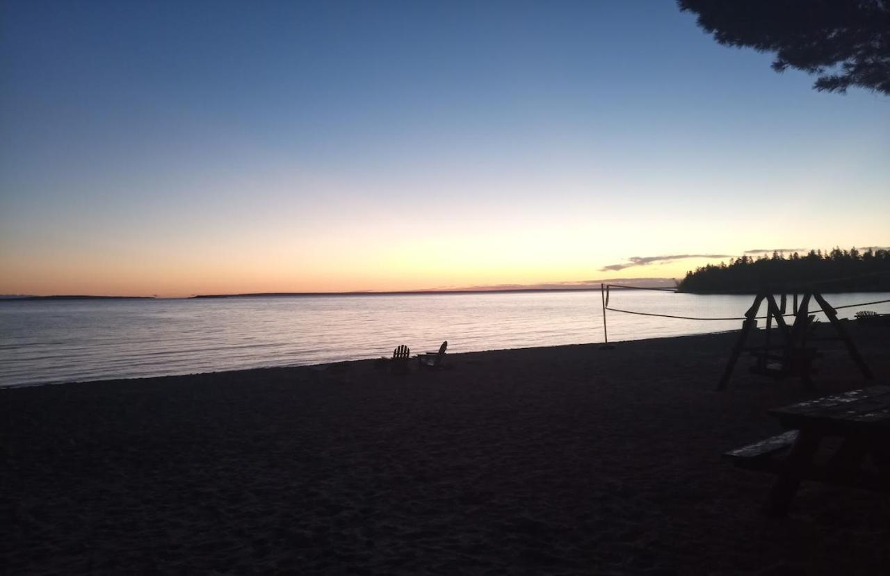 | The Beach House Lakeside Cottages