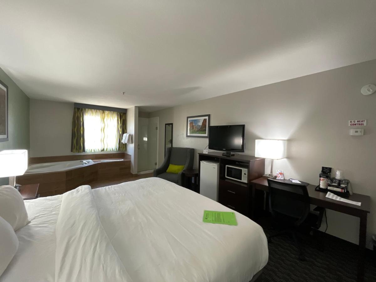 1 King Bed, Jetted Tub Suite, Non-Smoking at Wingate by Wyndham Cedar City