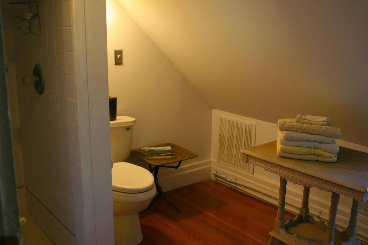 | Old Pioneer Garden Country Inn