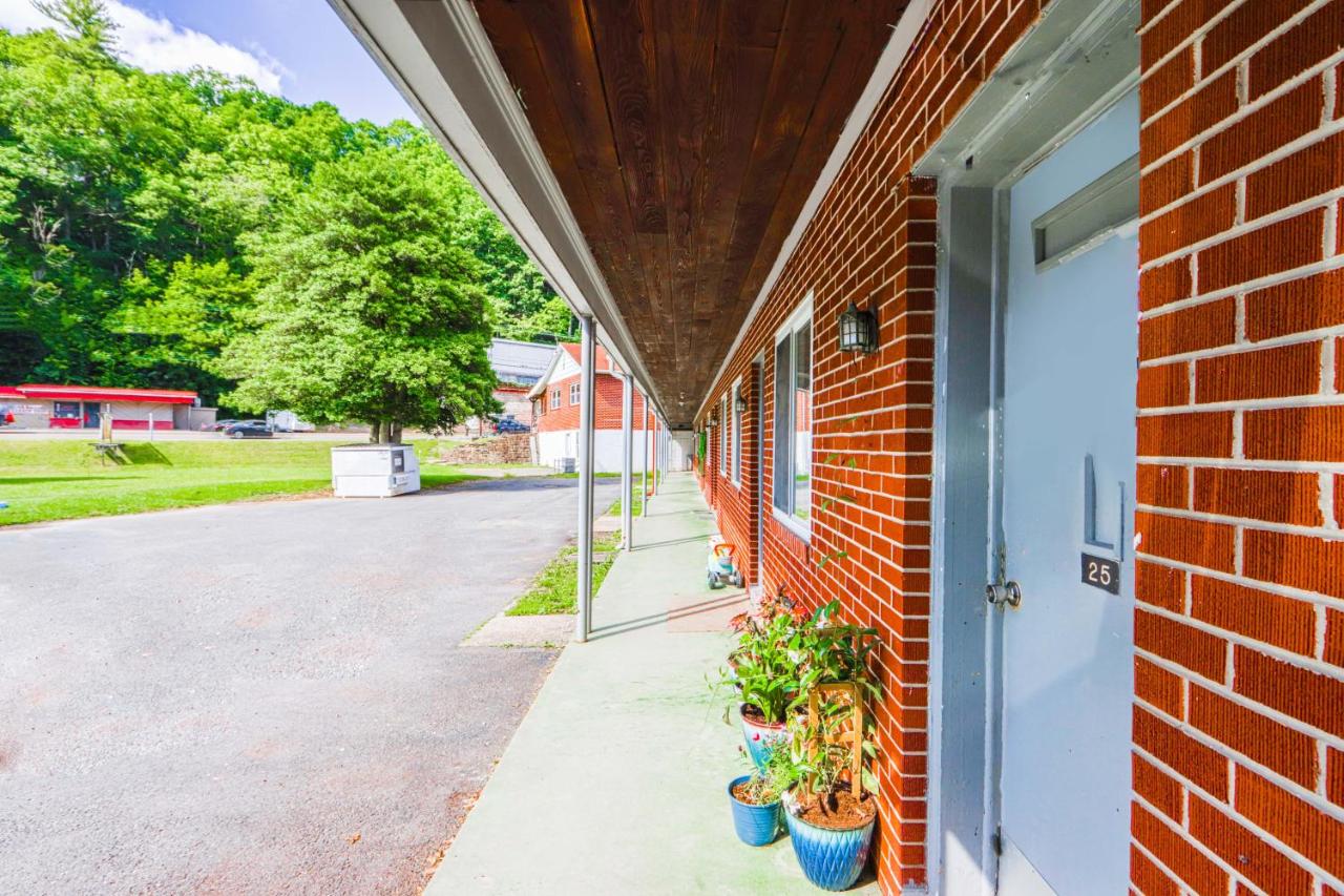 | Patriot Inn Motel Beaver WV, By OYO