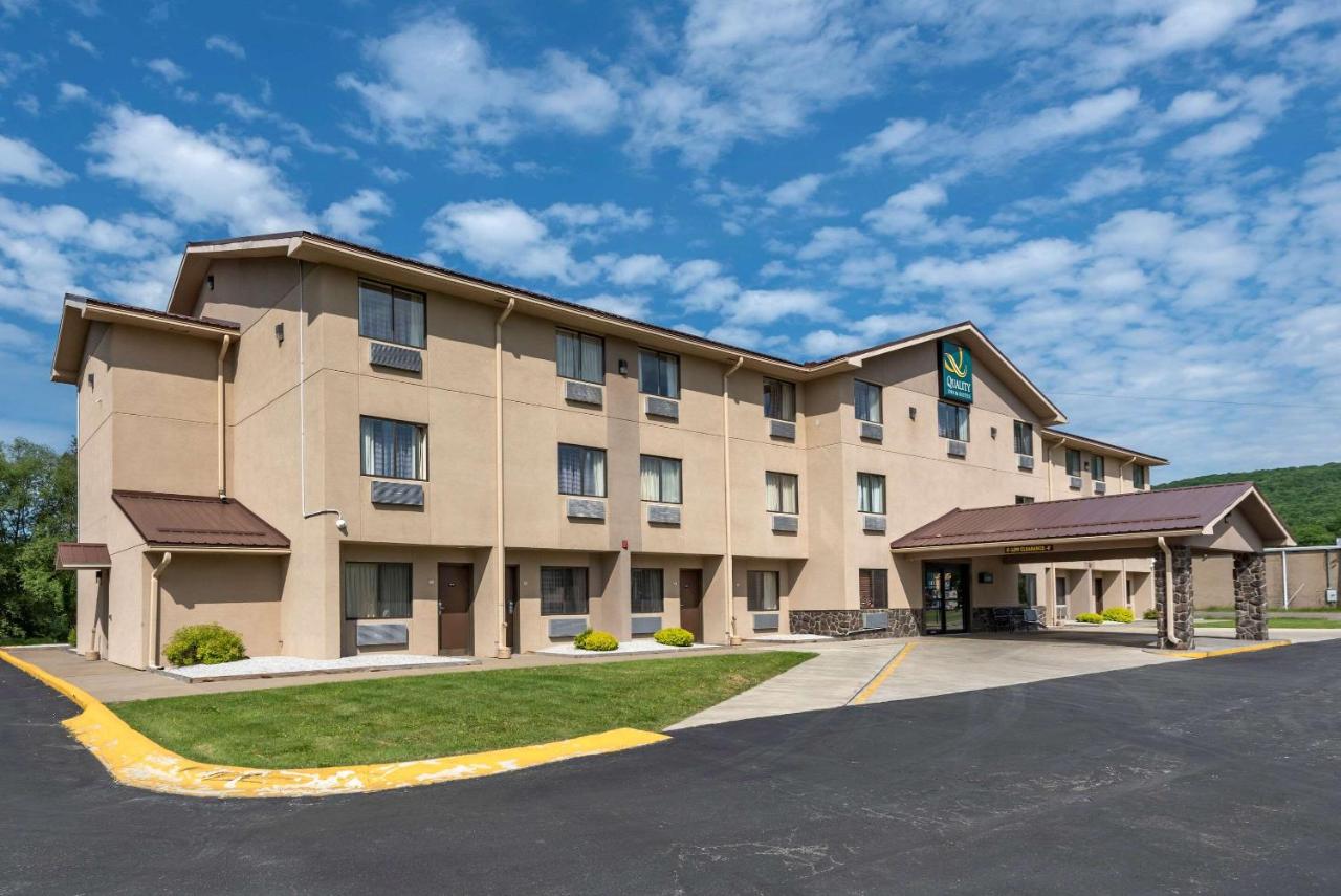 | Quality Inn & Suites Warren