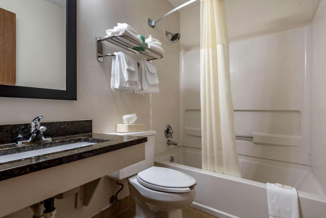  | Quality Inn & Suites Warren