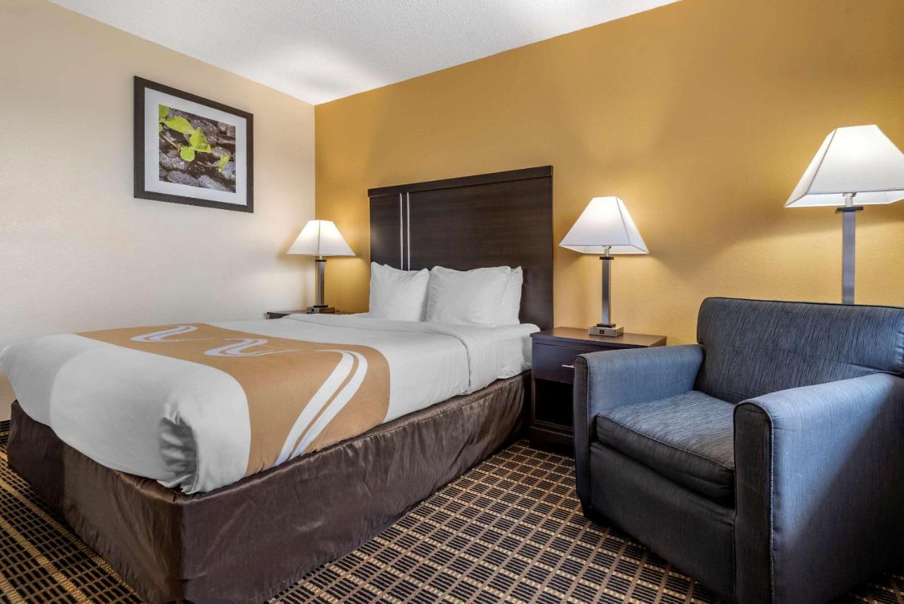 | Quality Inn & Suites Warren