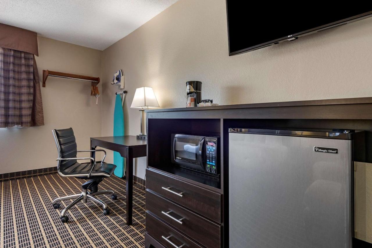 | Quality Inn & Suites Warren