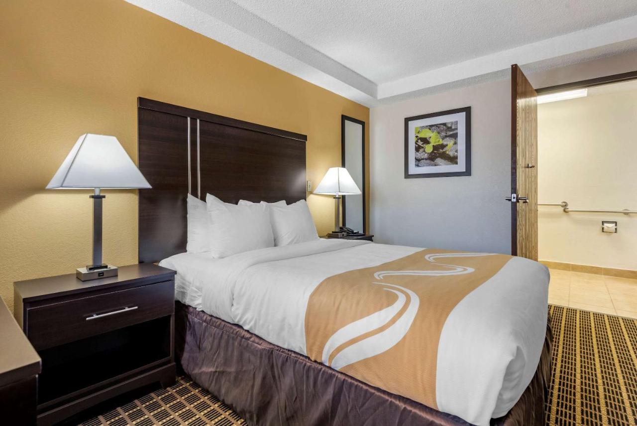 | Quality Inn & Suites Warren