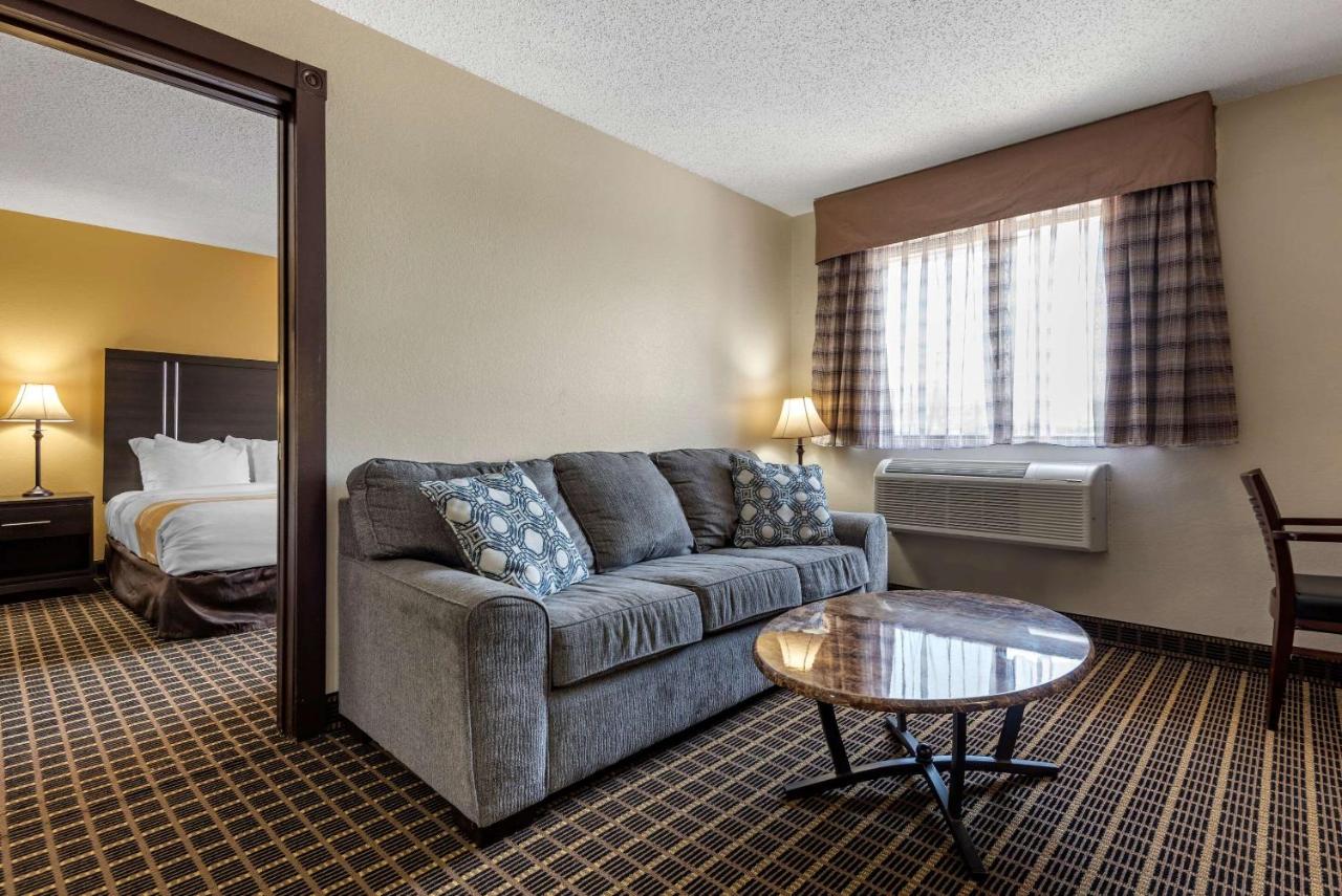 | Quality Inn & Suites Warren