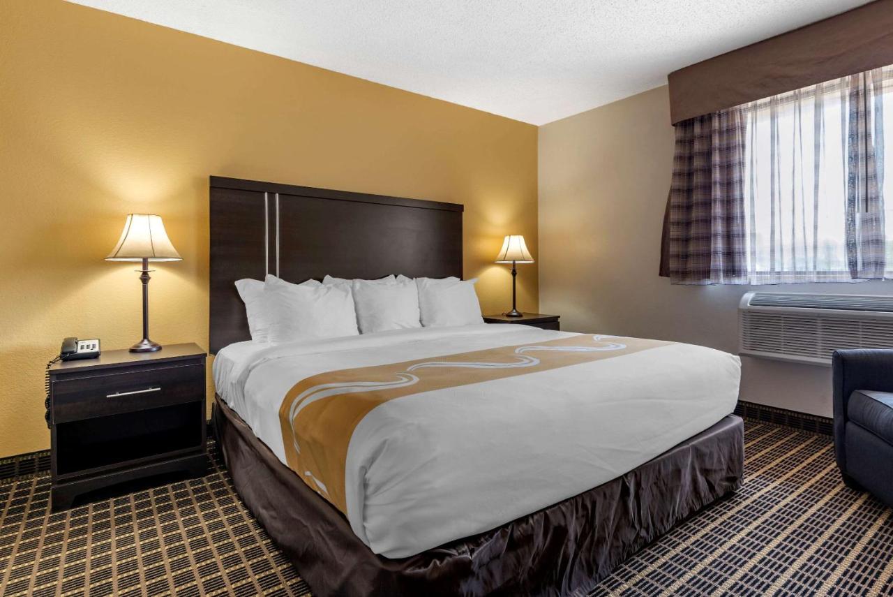 | Quality Inn & Suites Warren