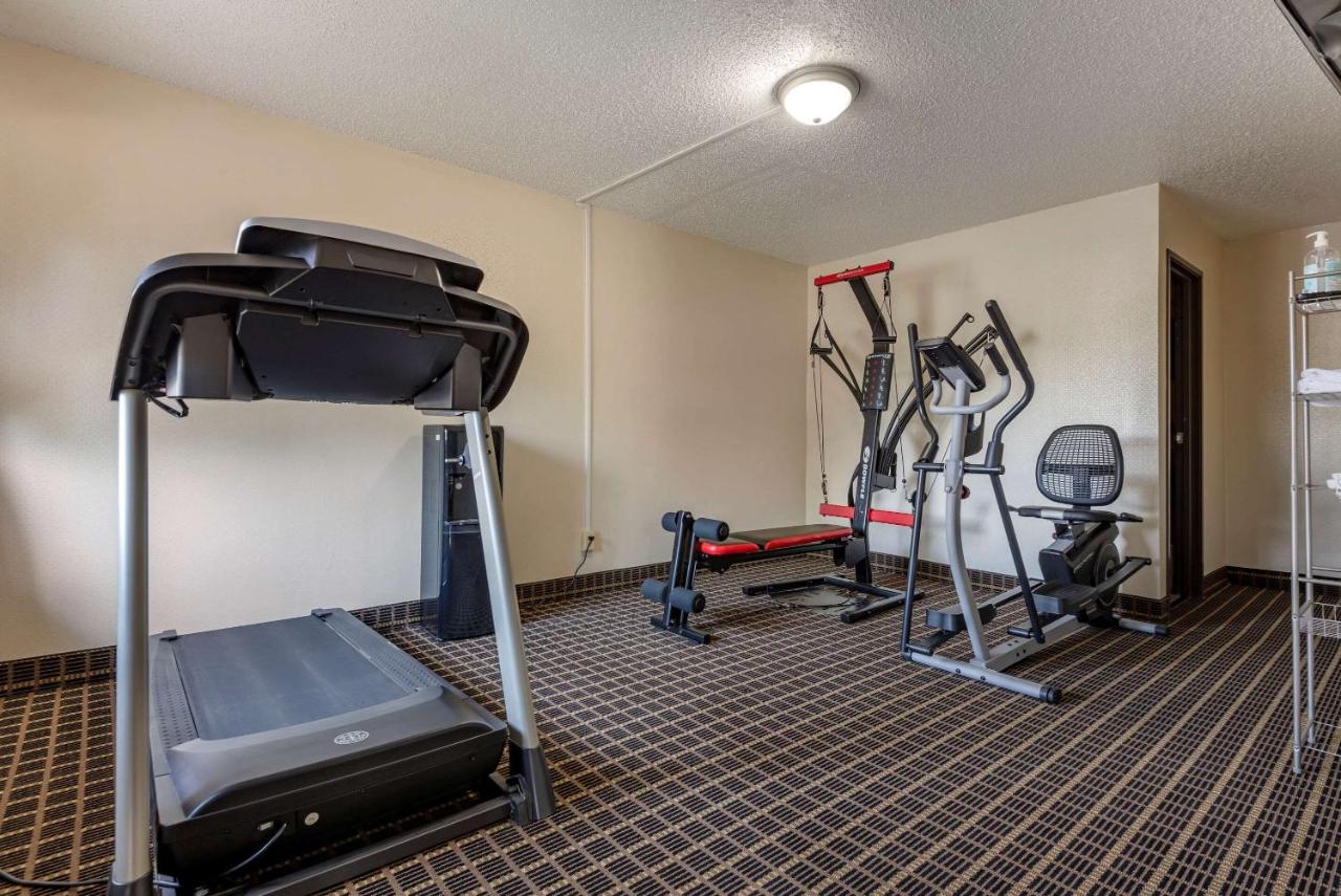 | Quality Inn & Suites Warren