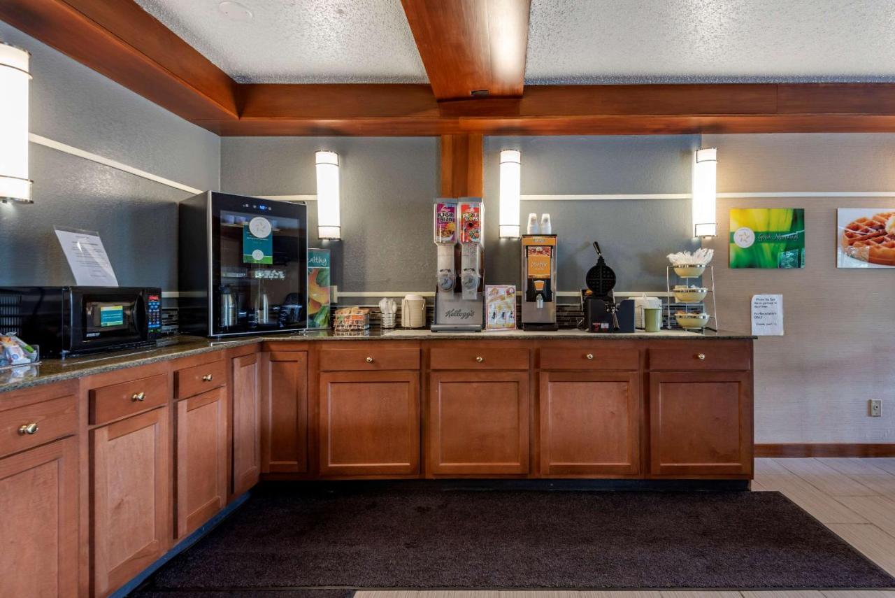 | Quality Inn & Suites Warren