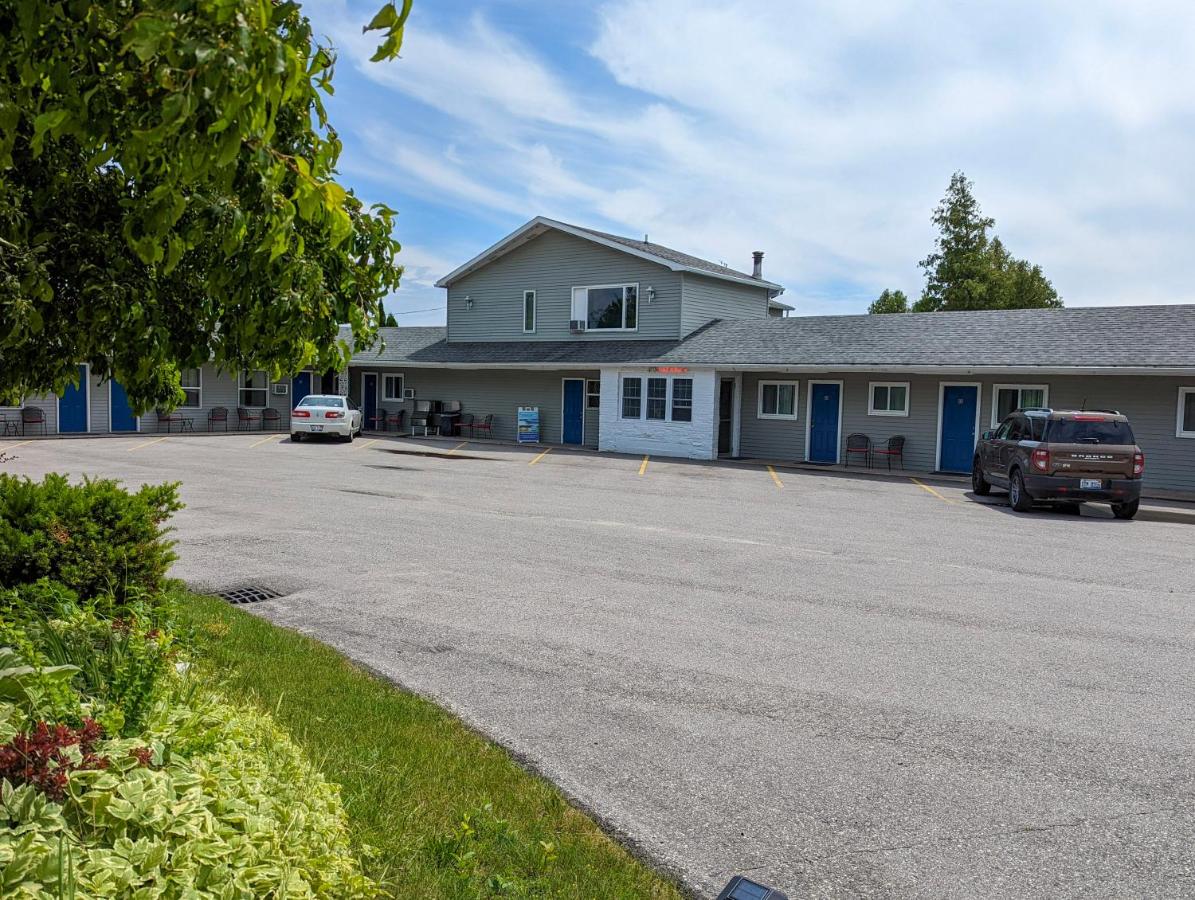 | Huron Inn