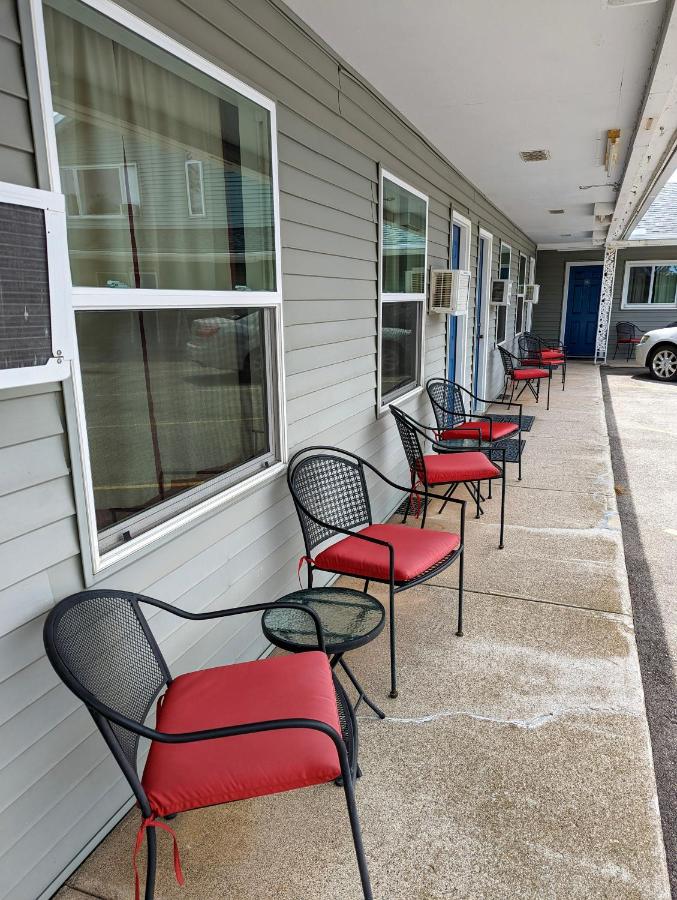 | Huron Inn