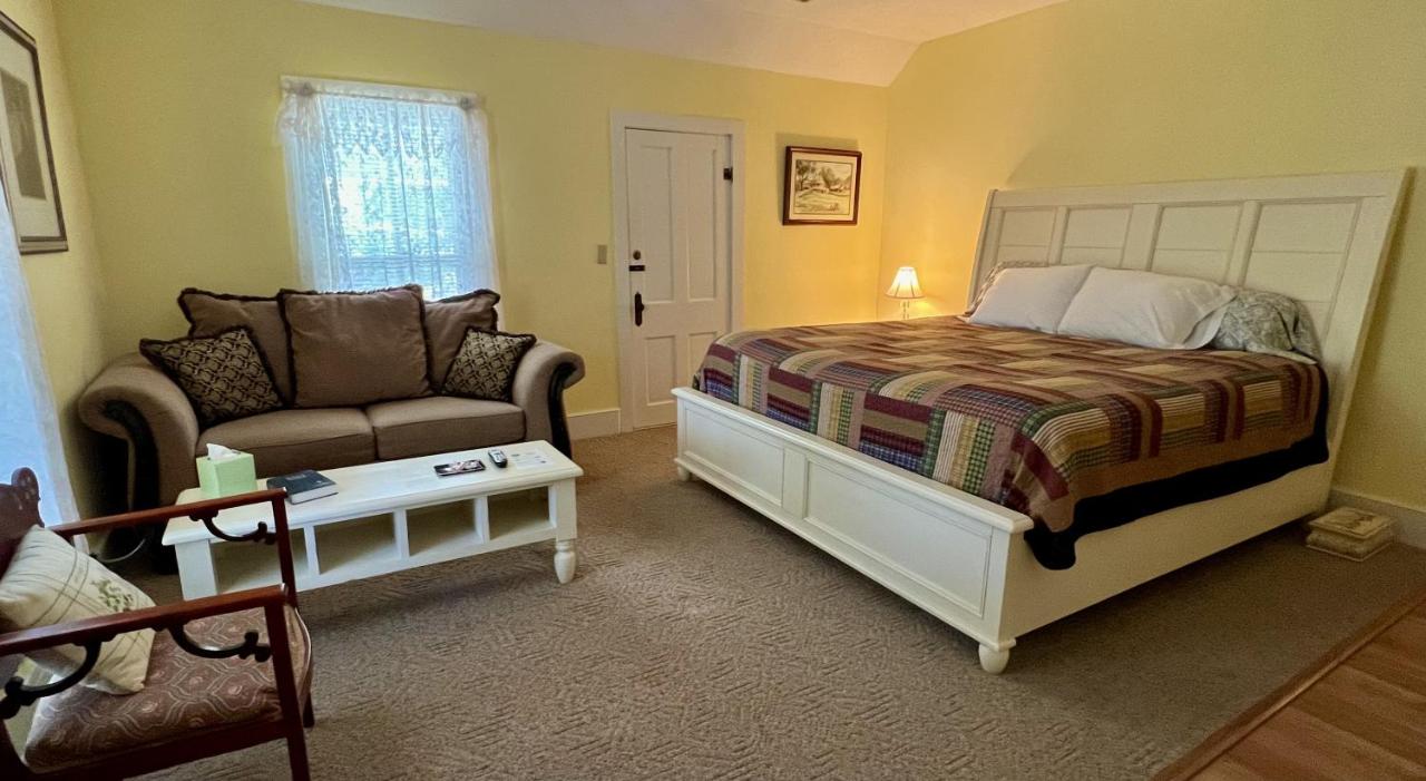 | Ozark Country Inn