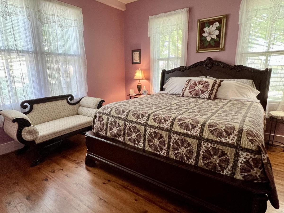 | Ozark Country Inn
