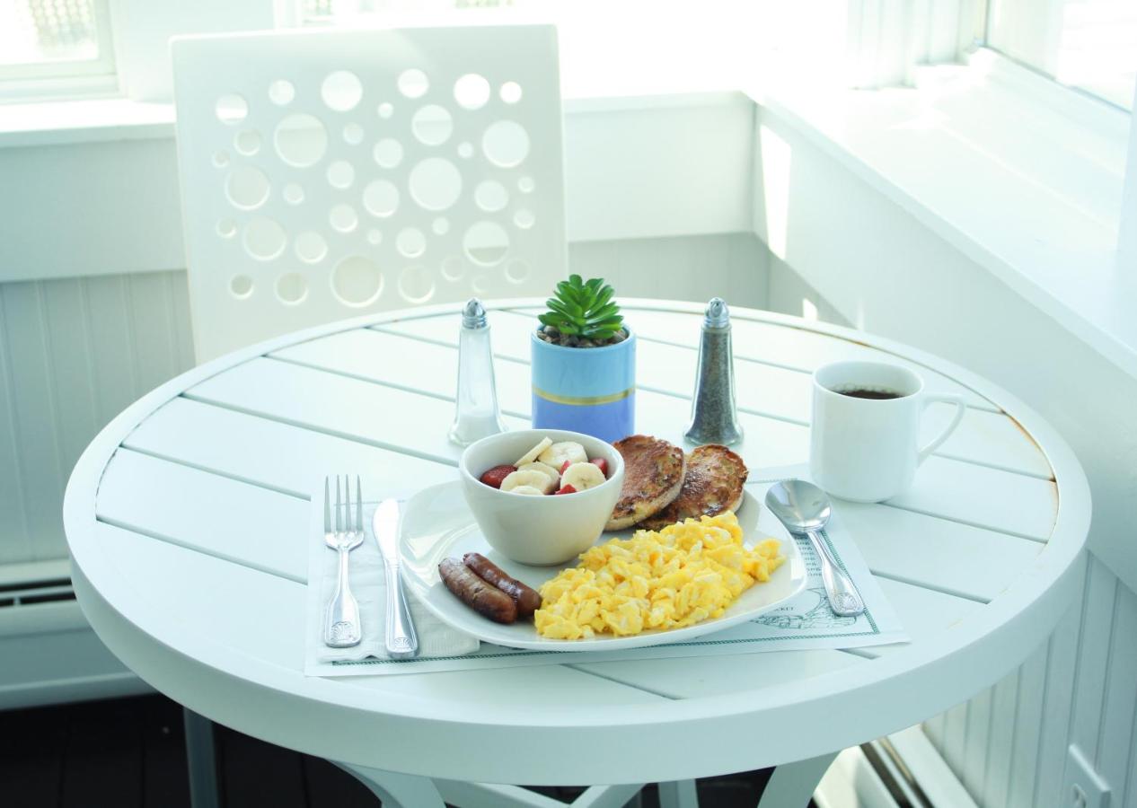 | By The Sea Guests Bed & Breakfast and Suites