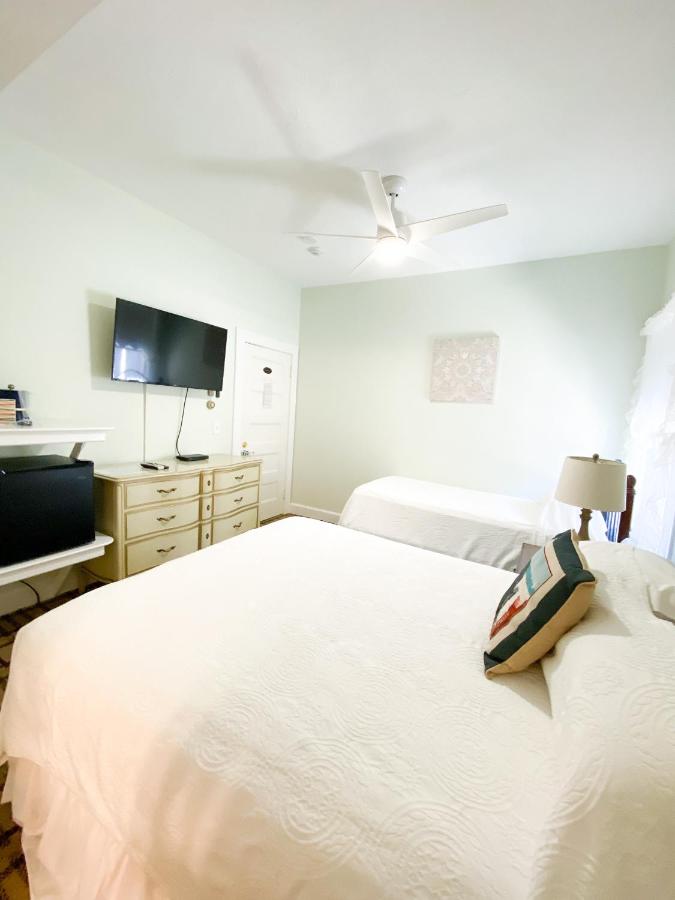 | By The Sea Guests Bed & Breakfast and Suites