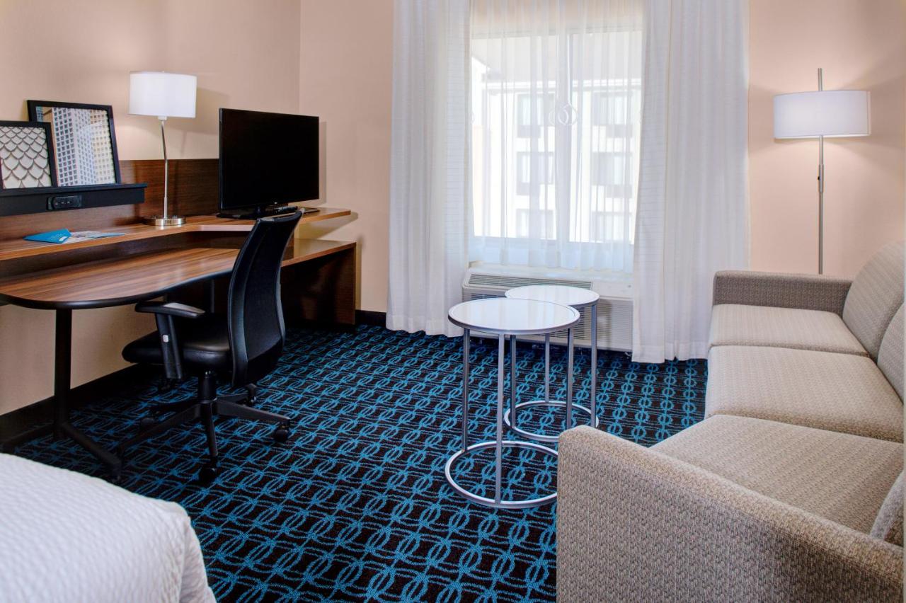 | Fairfield Inn & Suites by Marriott Detroit Canton