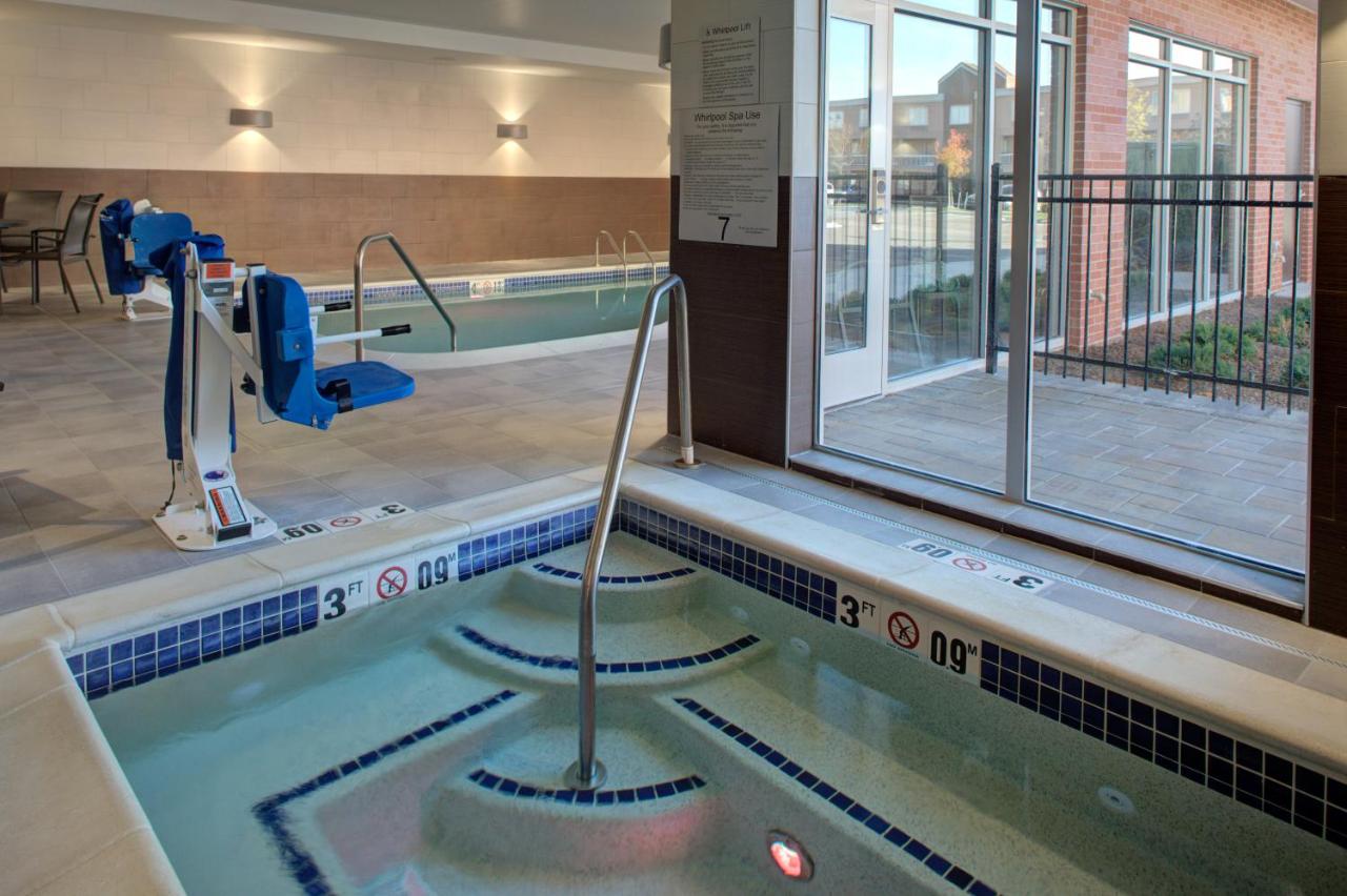 | Fairfield Inn & Suites by Marriott Detroit Canton