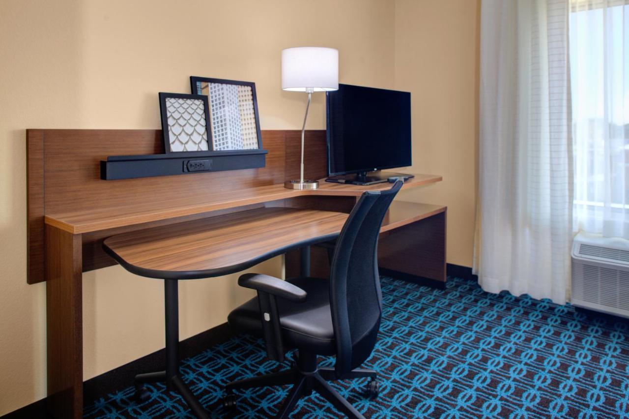 | Fairfield Inn & Suites by Marriott Detroit Canton