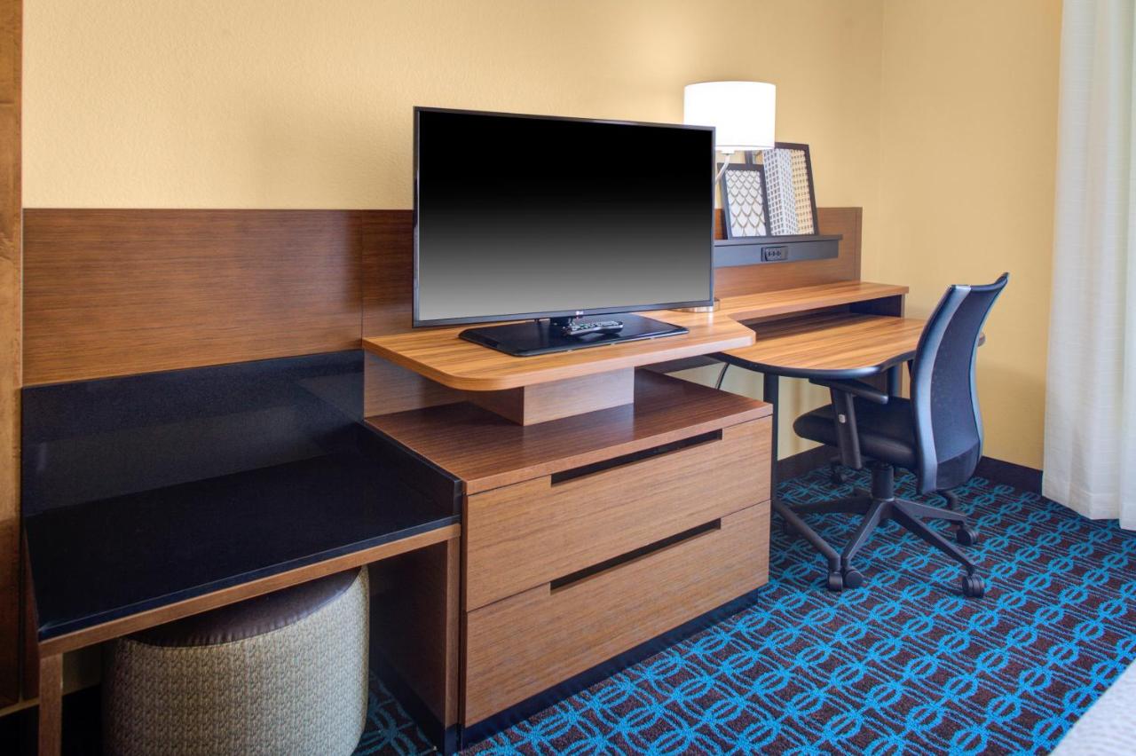 | Fairfield Inn & Suites by Marriott Detroit Canton