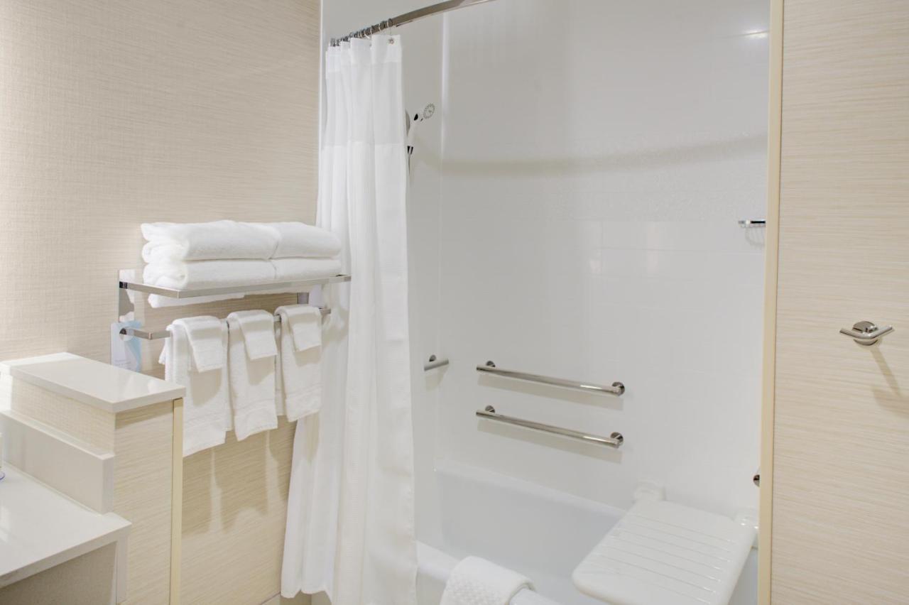 | Fairfield Inn & Suites by Marriott Detroit Canton