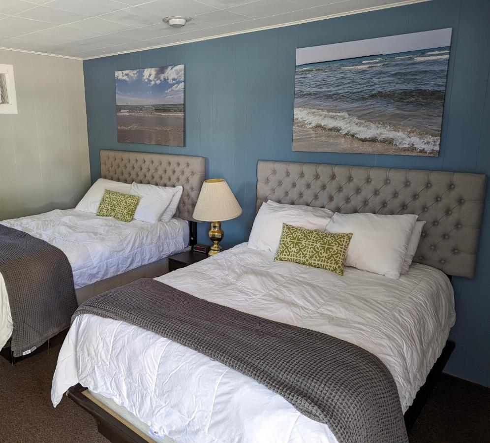 | Huron Inn