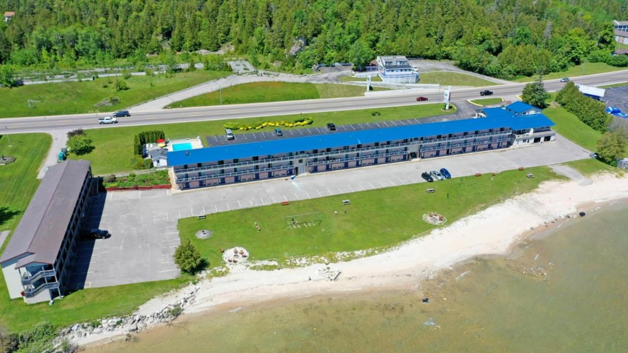  | Days Inn & Suites by Wyndham St. Ignace Lakefront