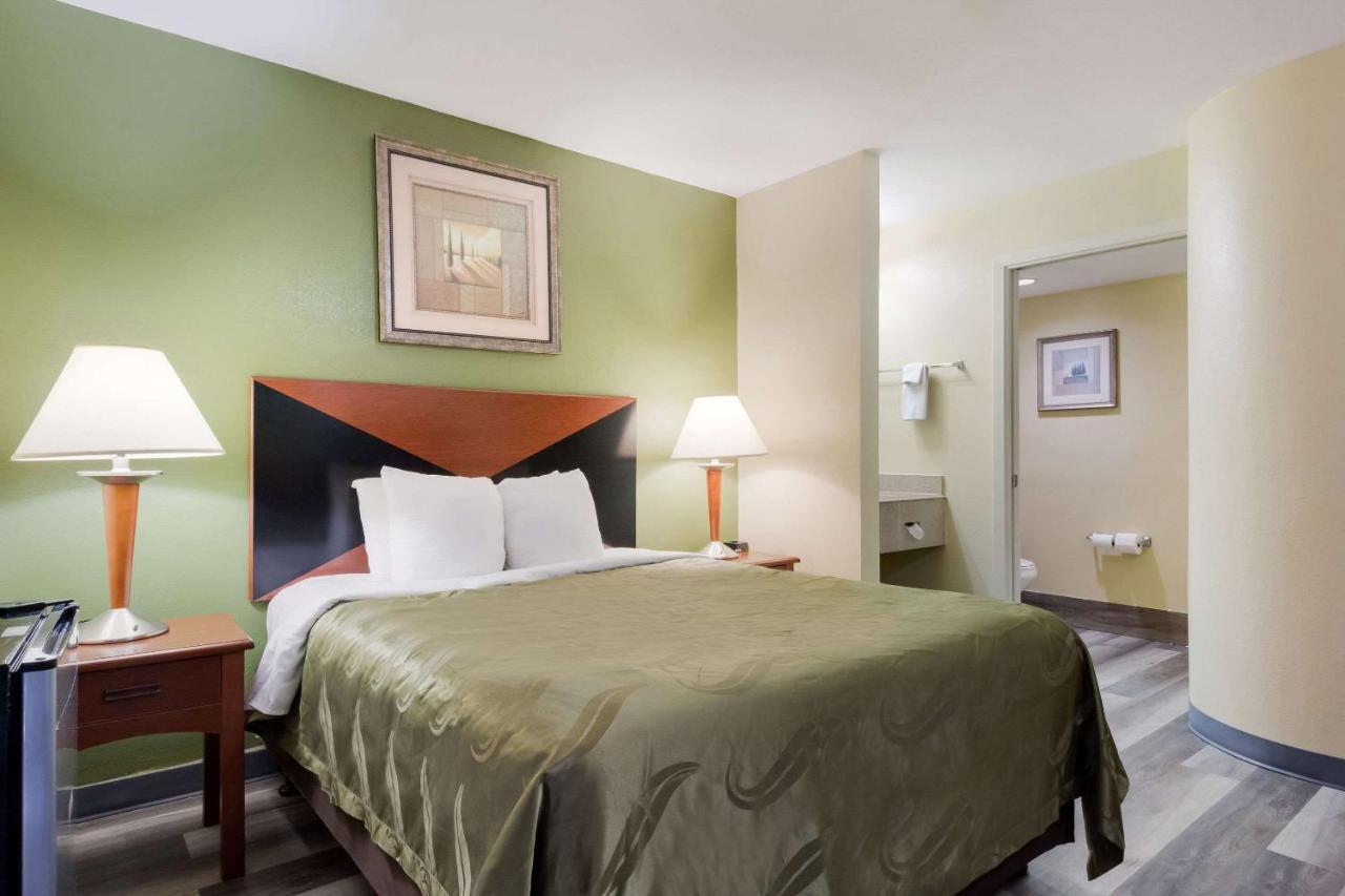 1 Double Bed Room at Quality Inn Baytown - Houston East