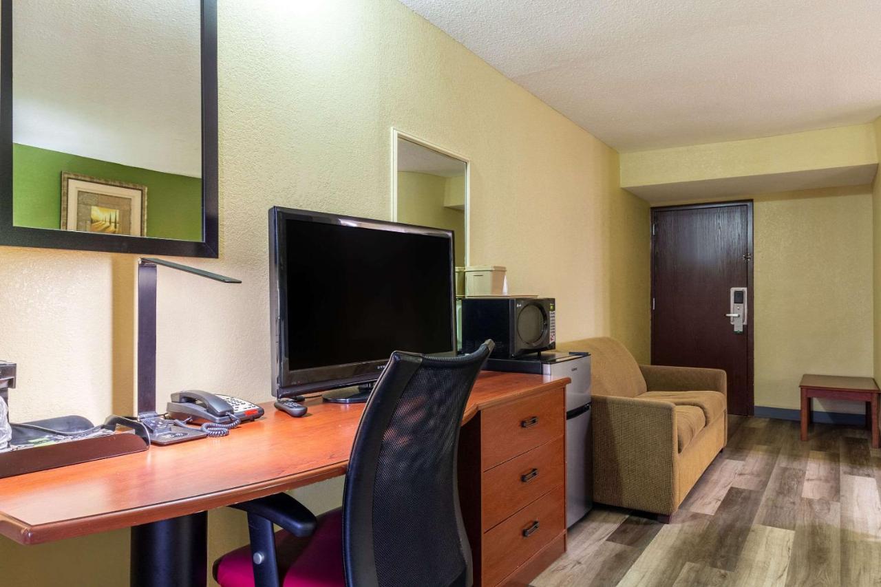 Double Room with Two Double Beds - Non-Smoking at Quality Inn Baytown - Houston East