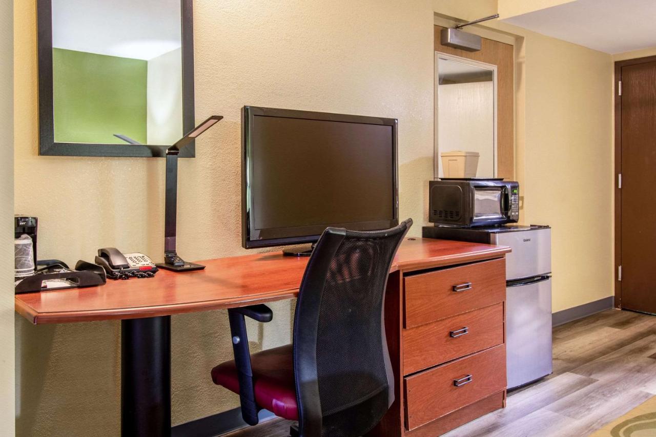 Queen Room - Non-Smoking at Quality Inn Baytown - Houston East