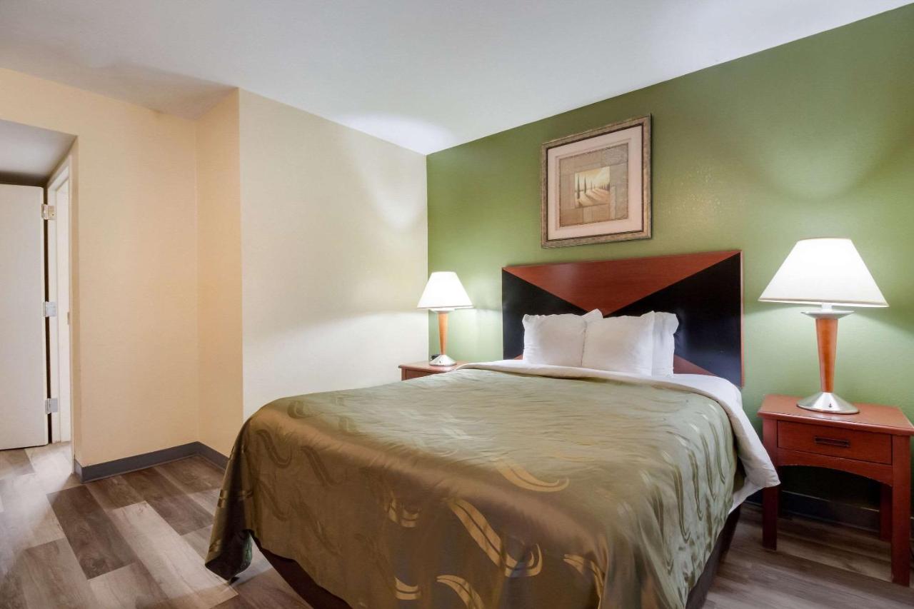 Queen Room - Non-Smoking at Quality Inn Baytown - Houston East