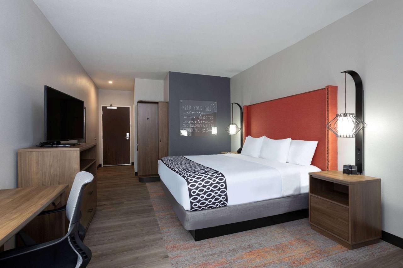 King Room - Non-Smoking at La Quinta Inn & Suites By Wyndham Pflugerville