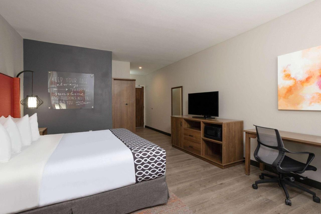 King Room - Non-Smoking at La Quinta Inn & Suites By Wyndham Pflugerville