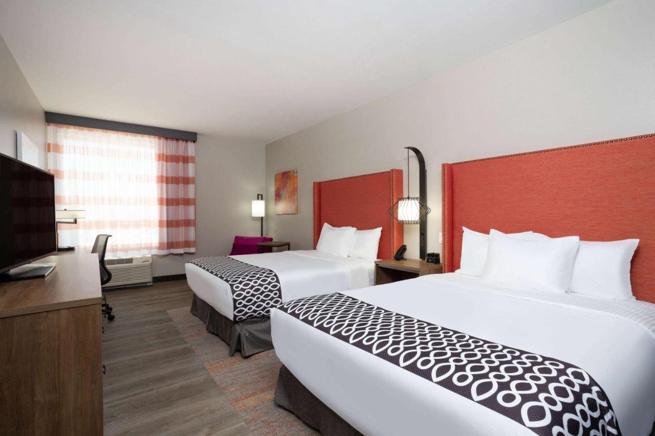 2 Queen Beds, Mobility Accessible Room, Bathtub w/ Grab Bars, Non-Smoking at La Quinta Inn & Suites By Wyndham Pflugerville