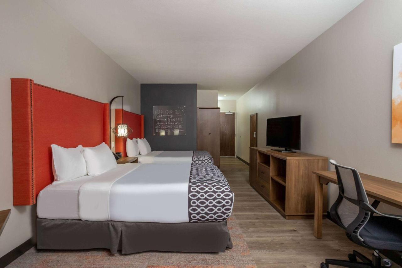 2 Queen Beds, Mobility Accessible Room, Bathtub w/ Grab Bars, Non-Smoking at La Quinta Inn & Suites By Wyndham Pflugerville