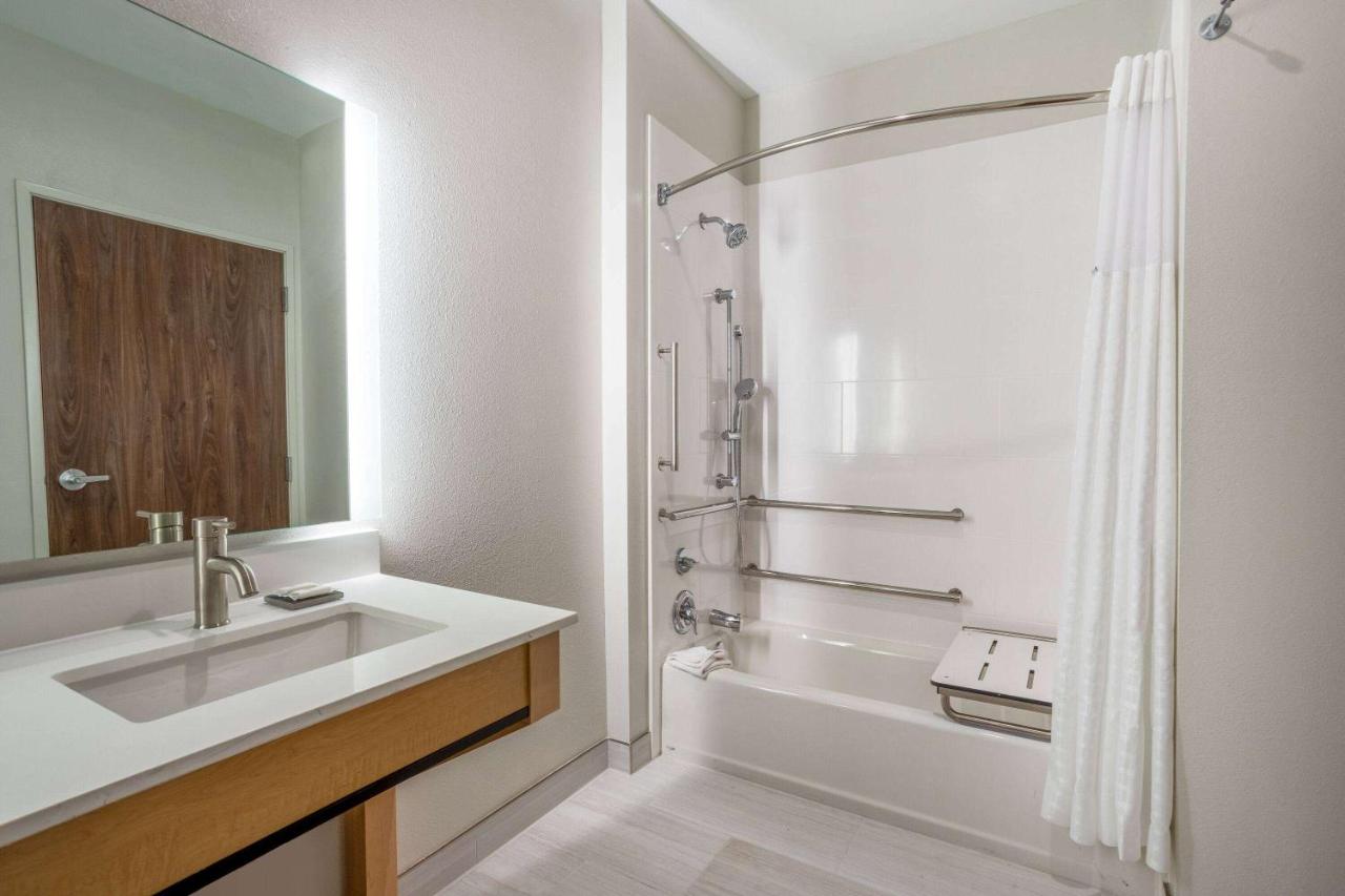 2 Queen Beds, Mobility Accessible Room, Bathtub w/ Grab Bars, Non-Smoking at La Quinta Inn & Suites By Wyndham Pflugerville
