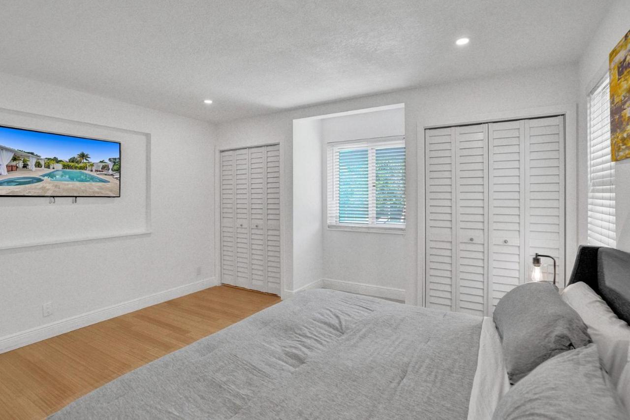 | Newly Renovated 5br Villa with pool in Ft Lauderdale on the water
