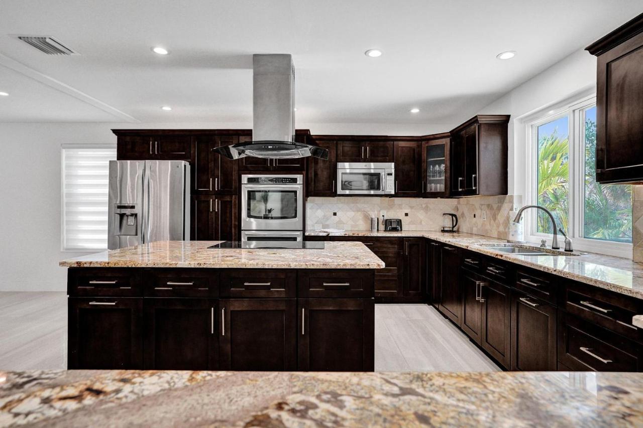 | Newly Renovated 5br Villa with pool in Ft Lauderdale on the water