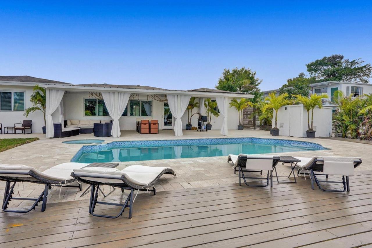 | Newly Renovated 5br Villa with pool in Ft Lauderdale on the water