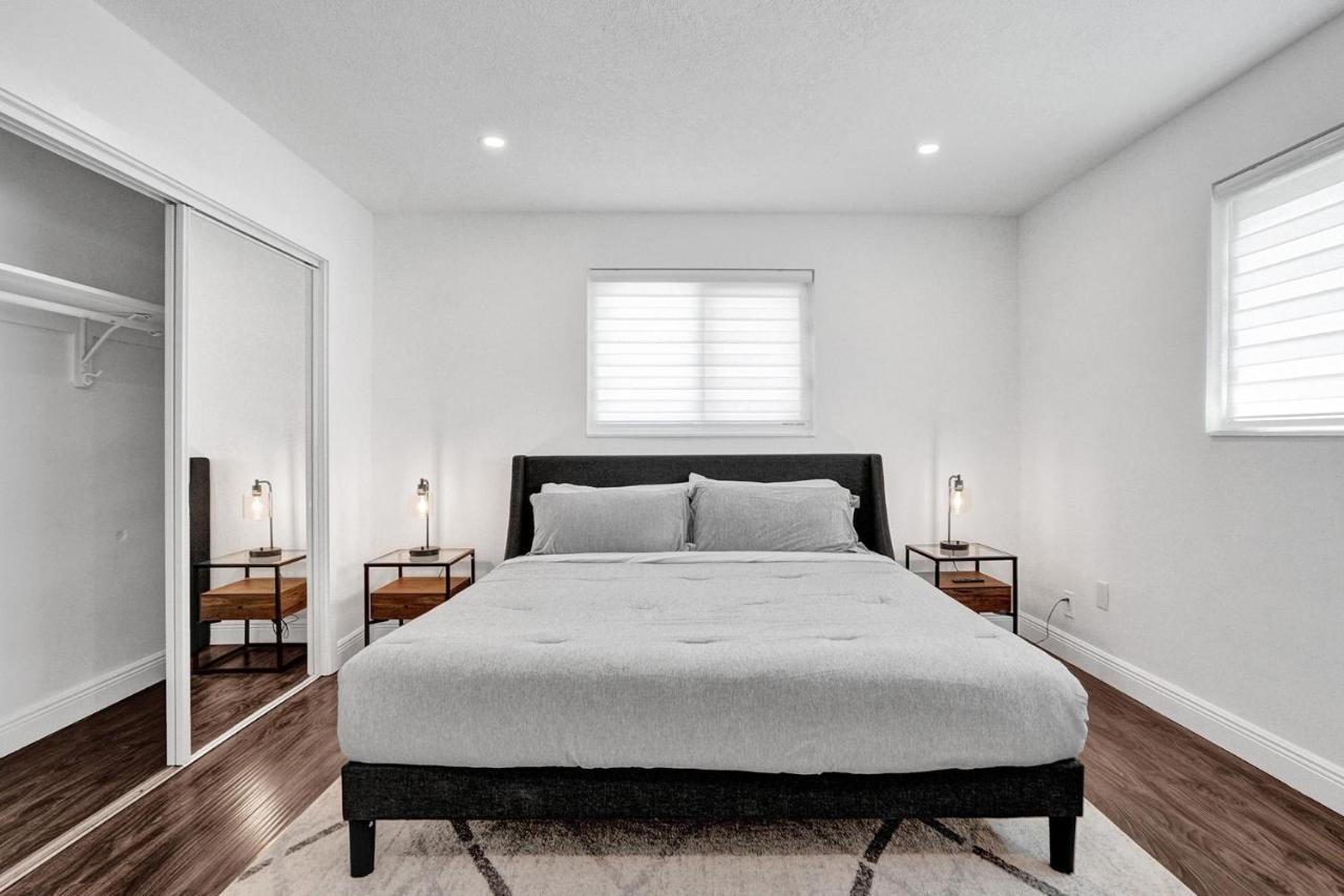 | Newly Renovated 5br Villa with pool in Ft Lauderdale on the water