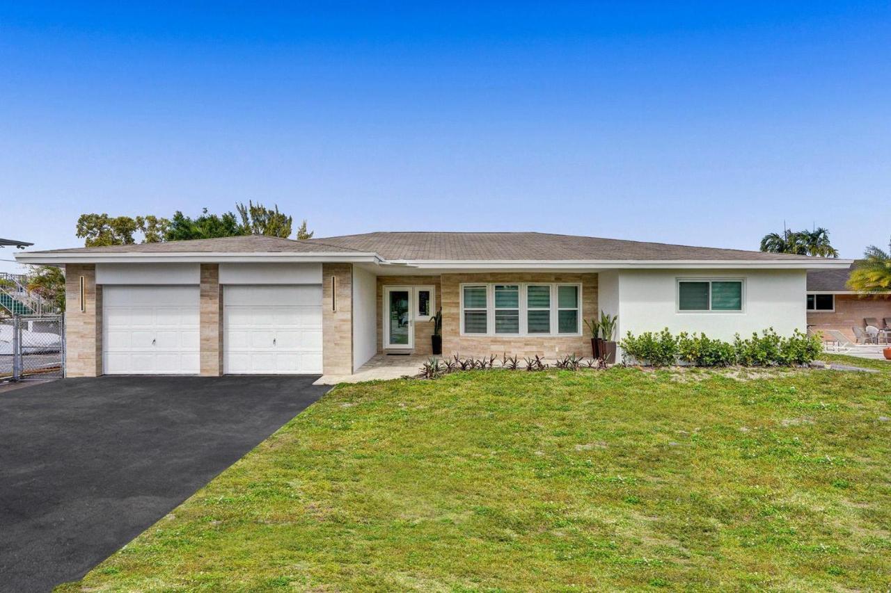 | Newly Renovated 5br Villa with pool in Ft Lauderdale on the water