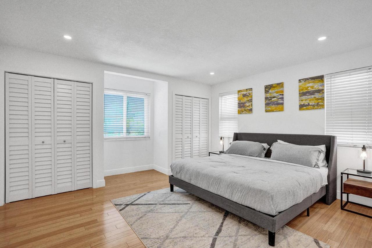 | Newly Renovated 5br Villa with pool in Ft Lauderdale on the water