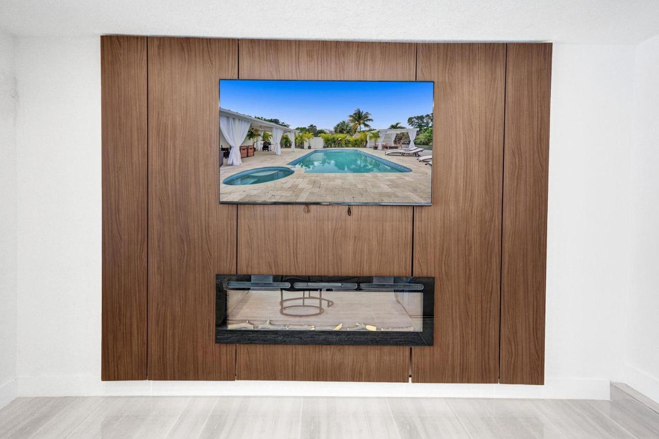| Newly Renovated 5br Villa with pool in Ft Lauderdale on the water