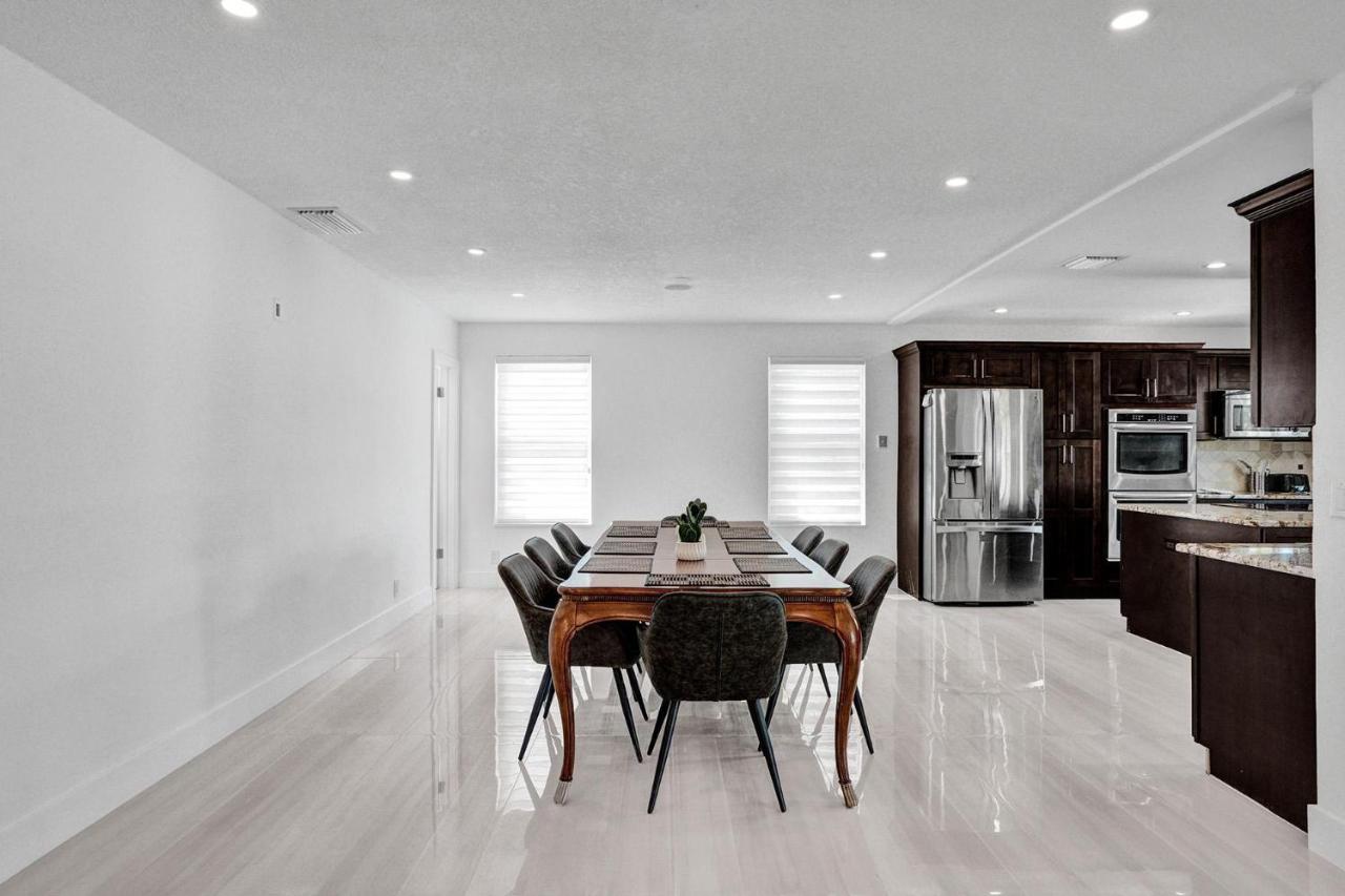 | Newly Renovated 5br Villa with pool in Ft Lauderdale on the water