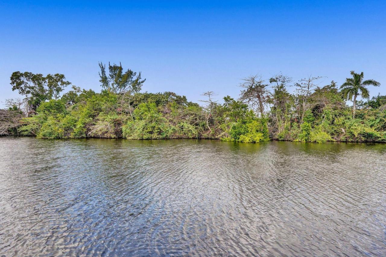 | Newly Renovated 5br Villa with pool in Ft Lauderdale on the water