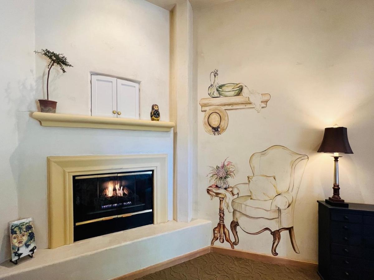 | Petit Logis Inn